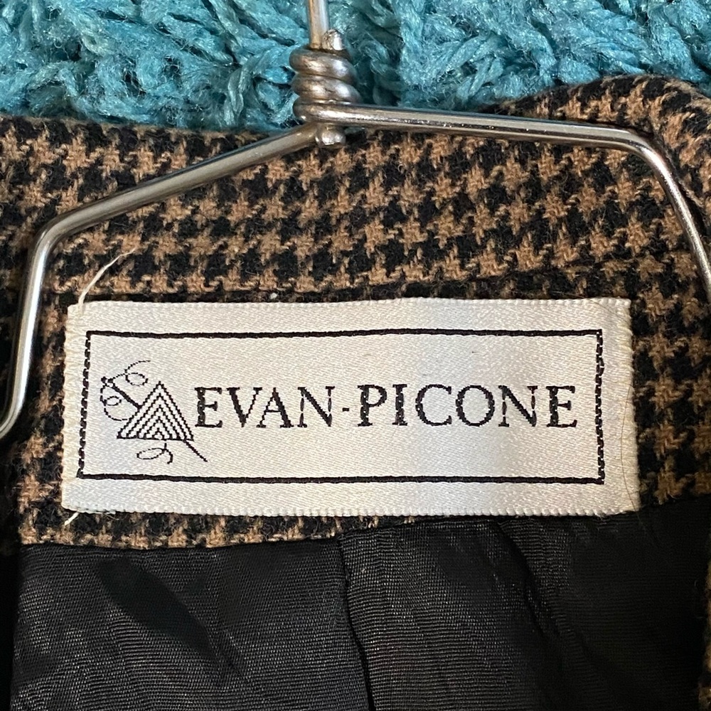 Blazer - Picture 4 of 4